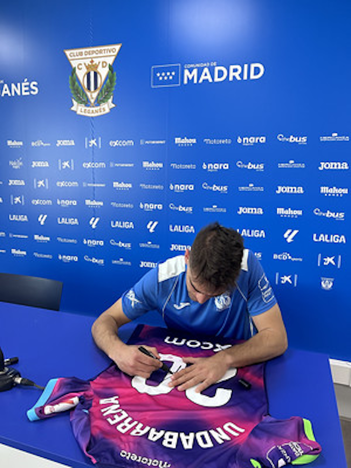 Iker Undabarrena CD Leganés shirt