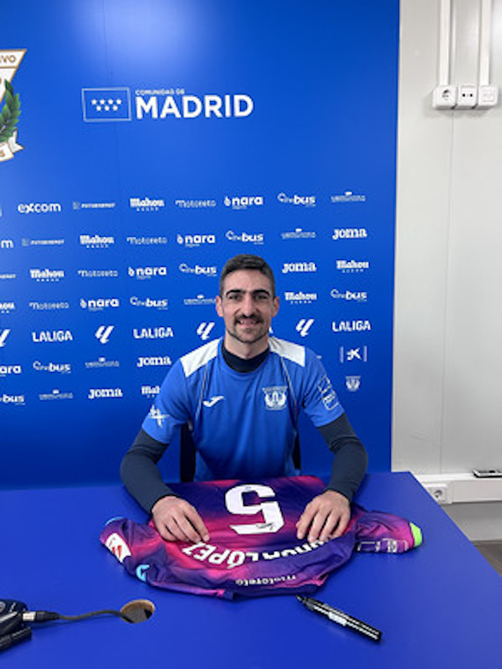 Borja López Menéndez CD Leganés shirt