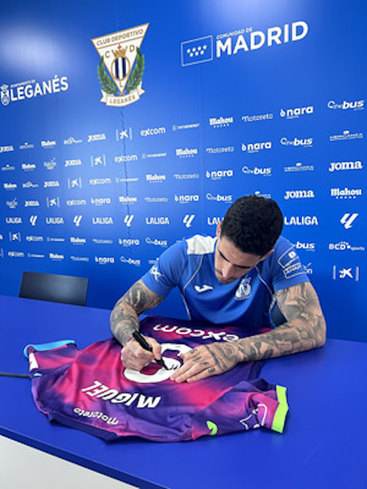 Miguel De la Fuente Escudero CD Leganés shirt