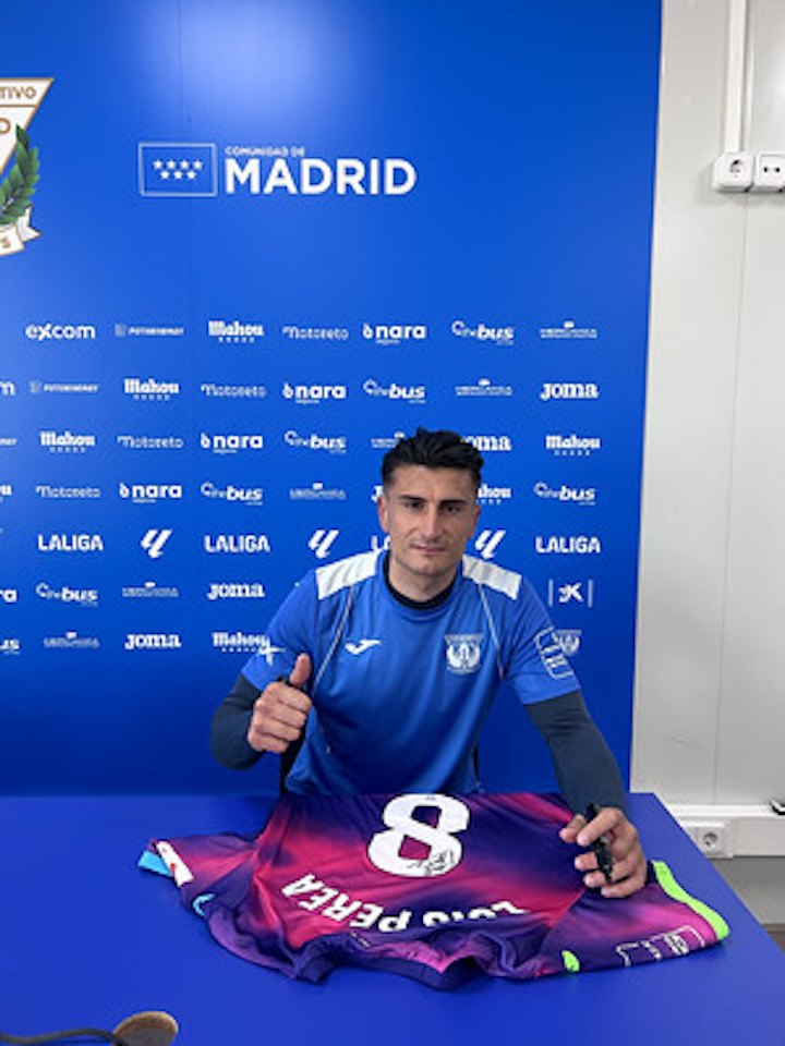 Luis Perea Hernández CD Leganés shirt