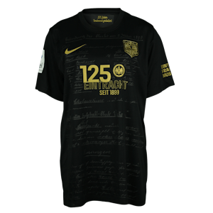 Eintracht Frankfurt W-Trikot von Virginia Kirchberger