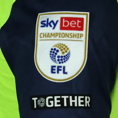 来自Sunderland的Romaine Mundle球衣