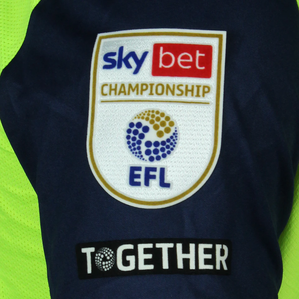 来自Sunderland的Romaine Mundle球衣