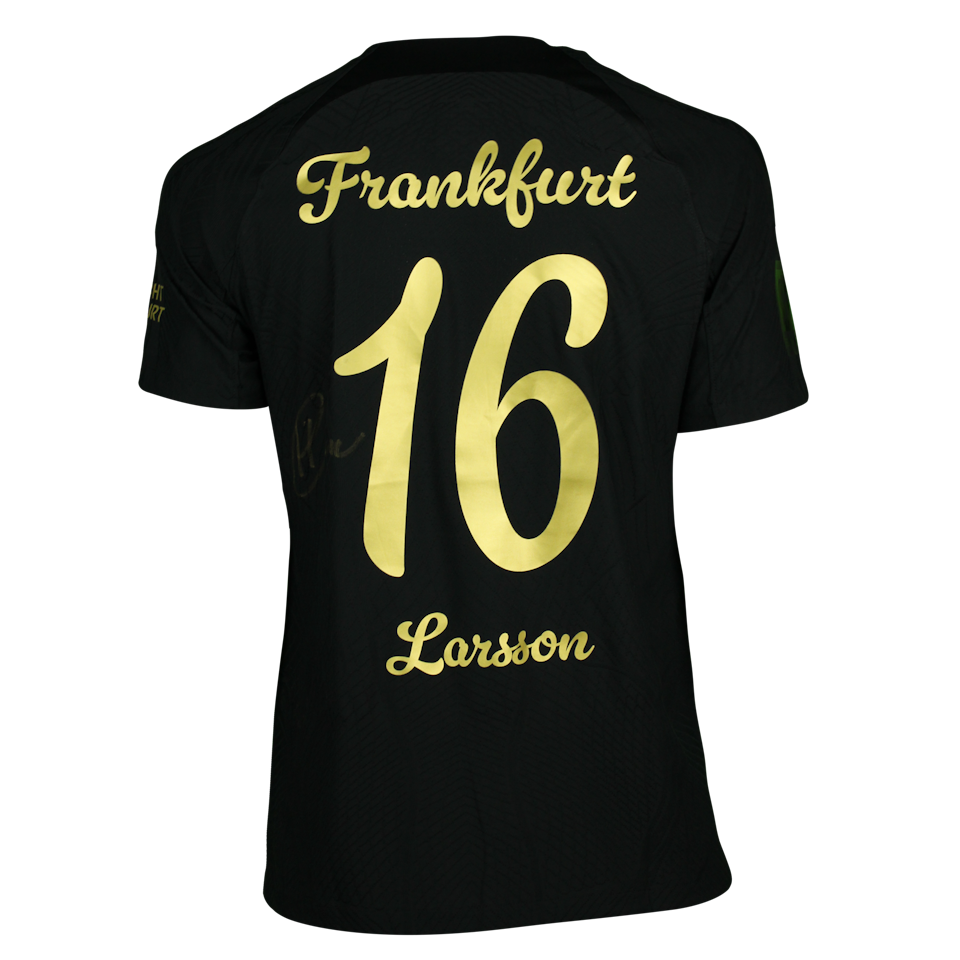 Hugo Larsson Eintracht Frankfurt shirt