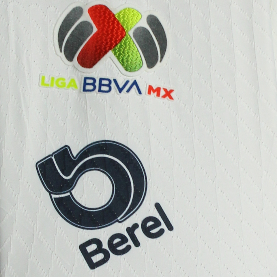 Rogelio Gabriel Funes Mori Pumas camisa.