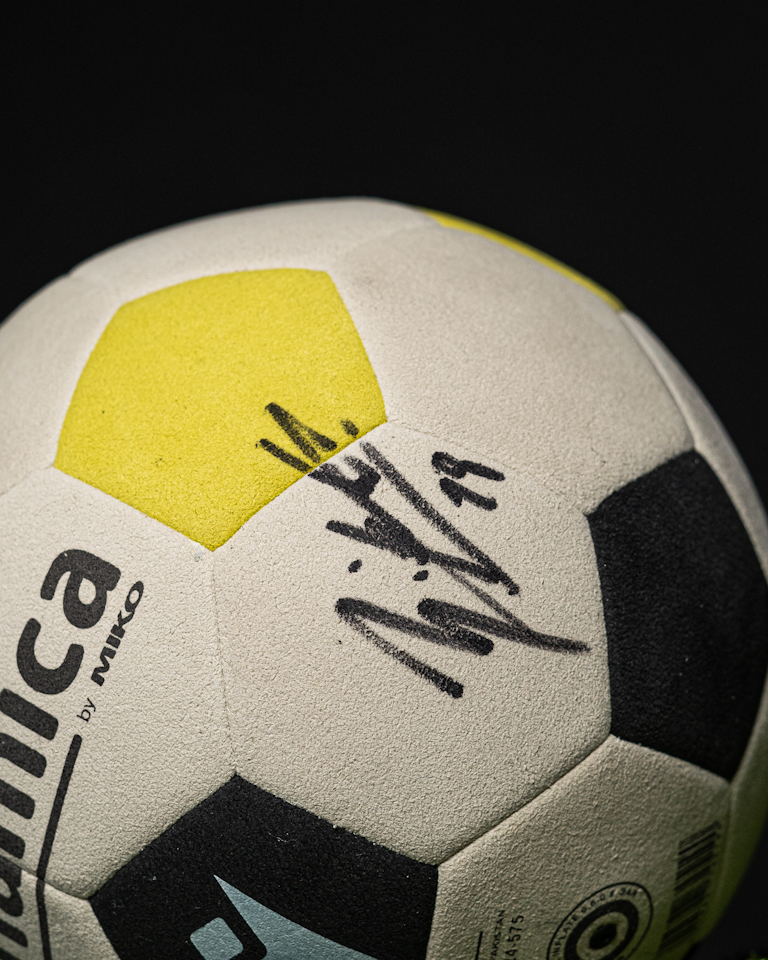 Jaka Bijol | Signed Ball