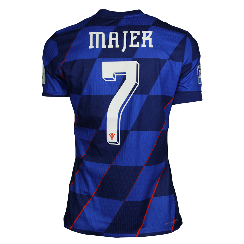 Lovro Majer Croatia のシャツ