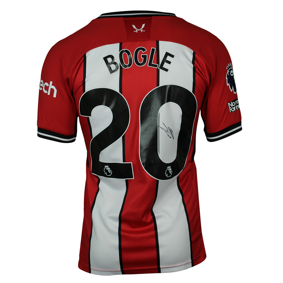 Jayden Bogle Sheffield United のシャツ