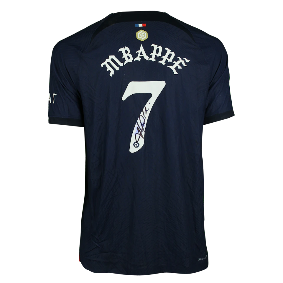 来自Paris Saint-Germain的Kylian Mbappé球衣