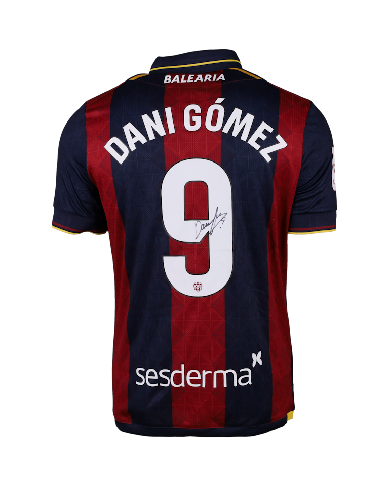 Daniel Gómez Alcón Levante UD shirt