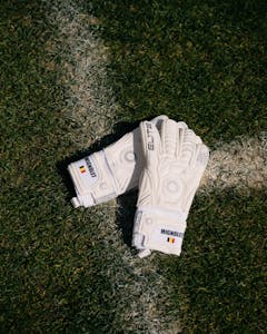 Keepers gloves Simon Mignolet