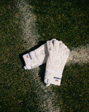 Keepers gloves Simon Mignolet