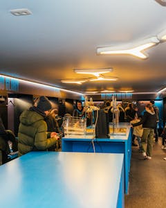 10 Person Stadium Tour with Club icon