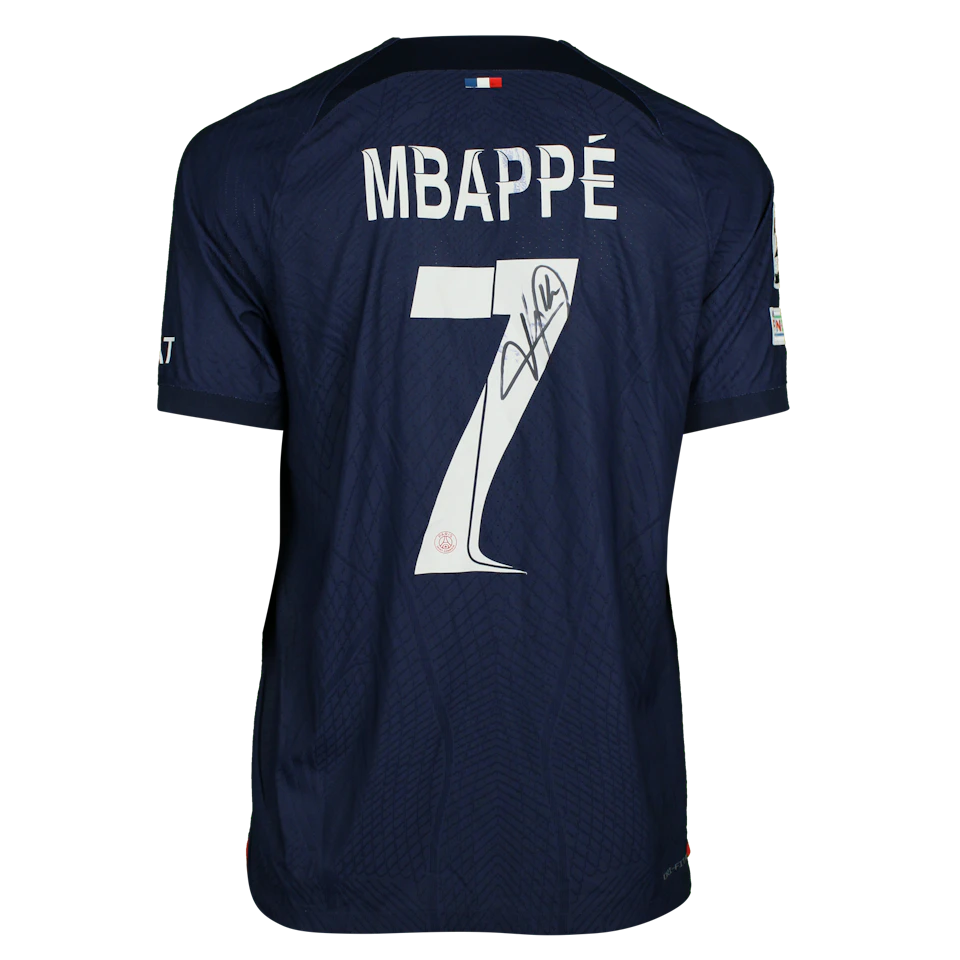 Paris Saint-Germain 팀의 Kylian Mbappé 셔츠