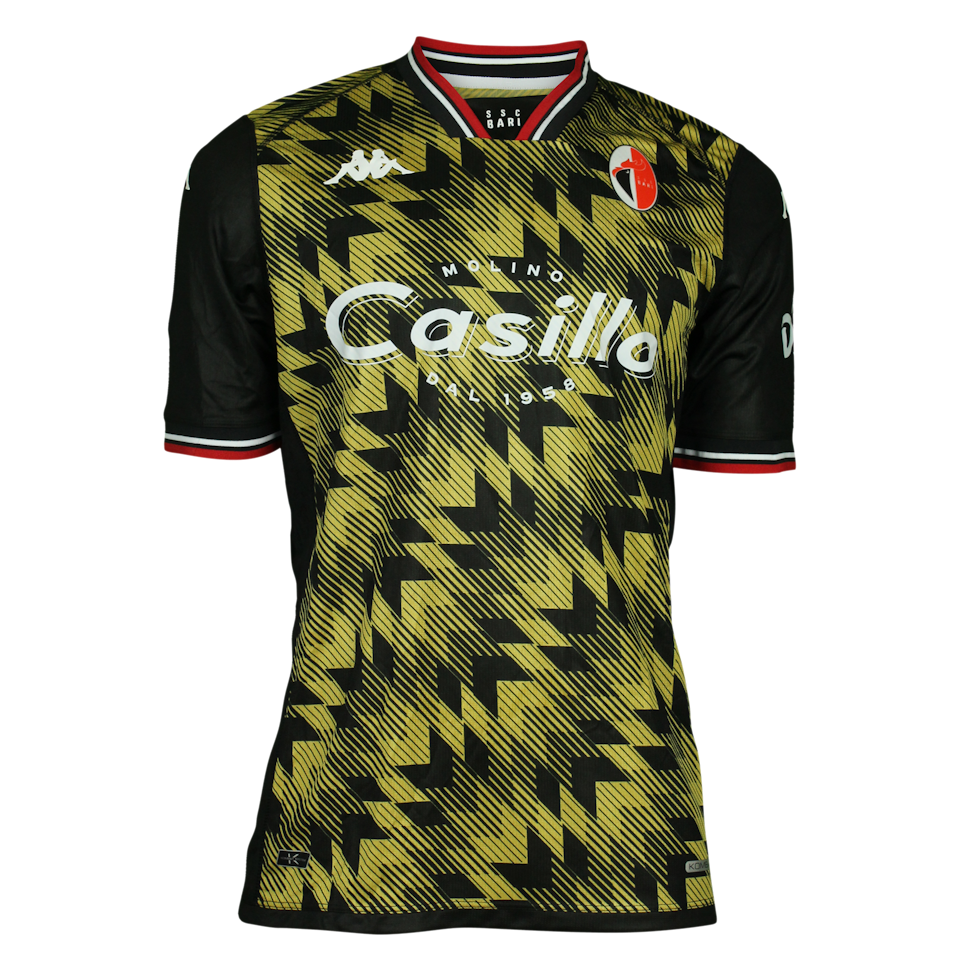 Brenno Oliveira Fraga Costa S.S.C. Bari camisa.