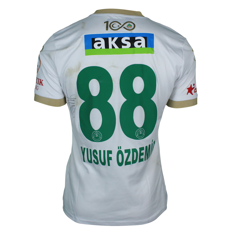 来自Alanyaspor的Yusuf Özdemir球衣
