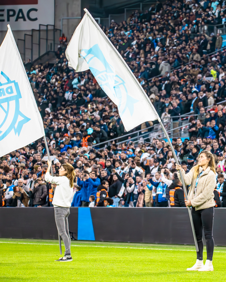 Olympique de Marseille vs RC Lens | Porte drapeau & 2 tickets - 2