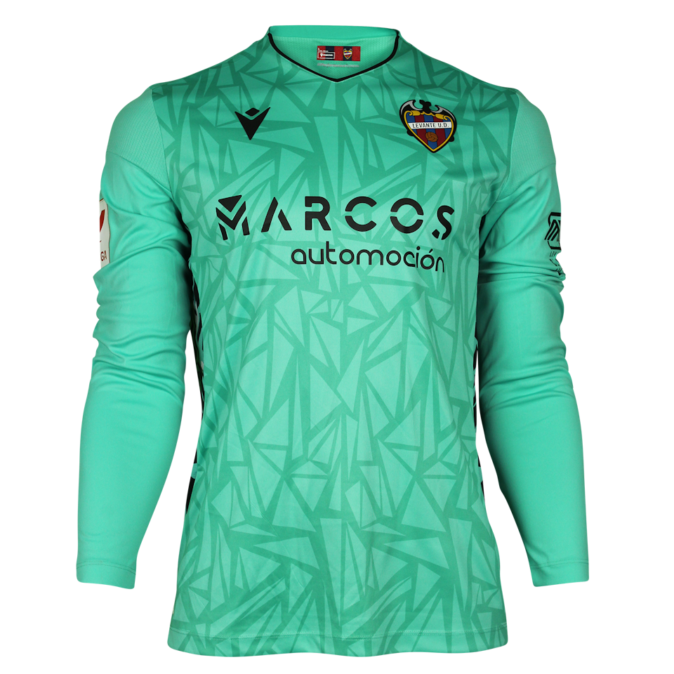 Joan Femenías del Salto Levante UD shirt