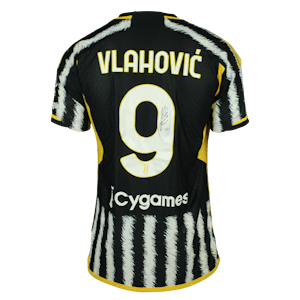 Dušan Vlahović Juventus FC shirt