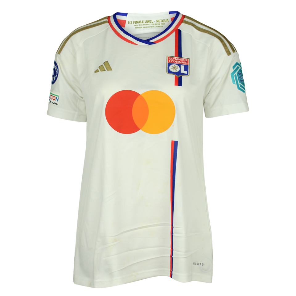 Damaris Egurrola  OL Lyonnes shirt