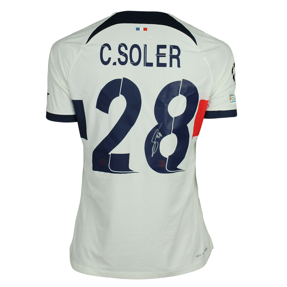 Paris Saint-Germain 팀의 Carlos Soler 셔츠