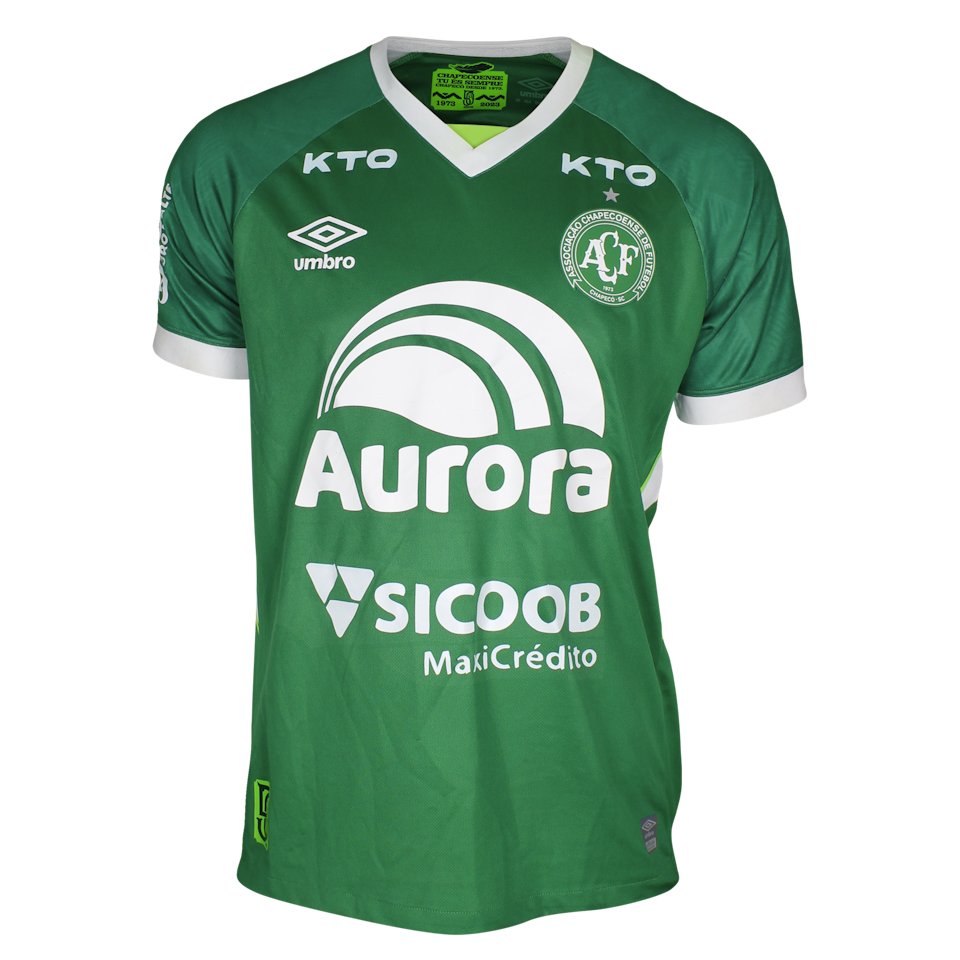Tárik Chapecoense shirt
