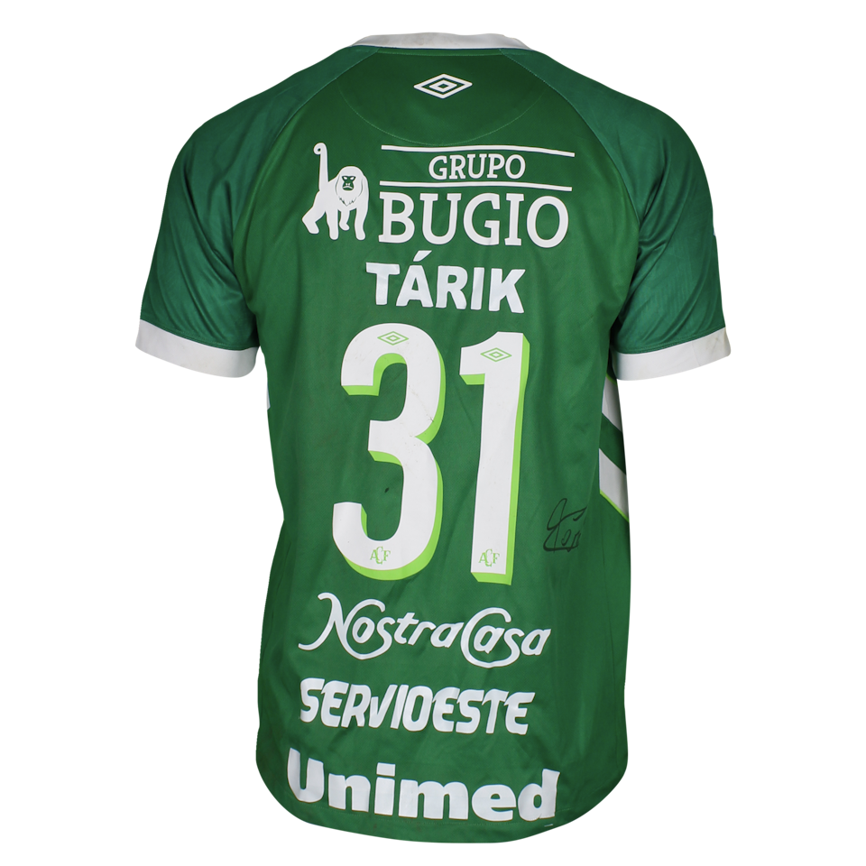 Tárik Chapecoense shirt