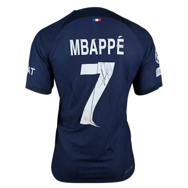 Paris Saint-Germain 팀의 Kylian Mbappé 셔츠