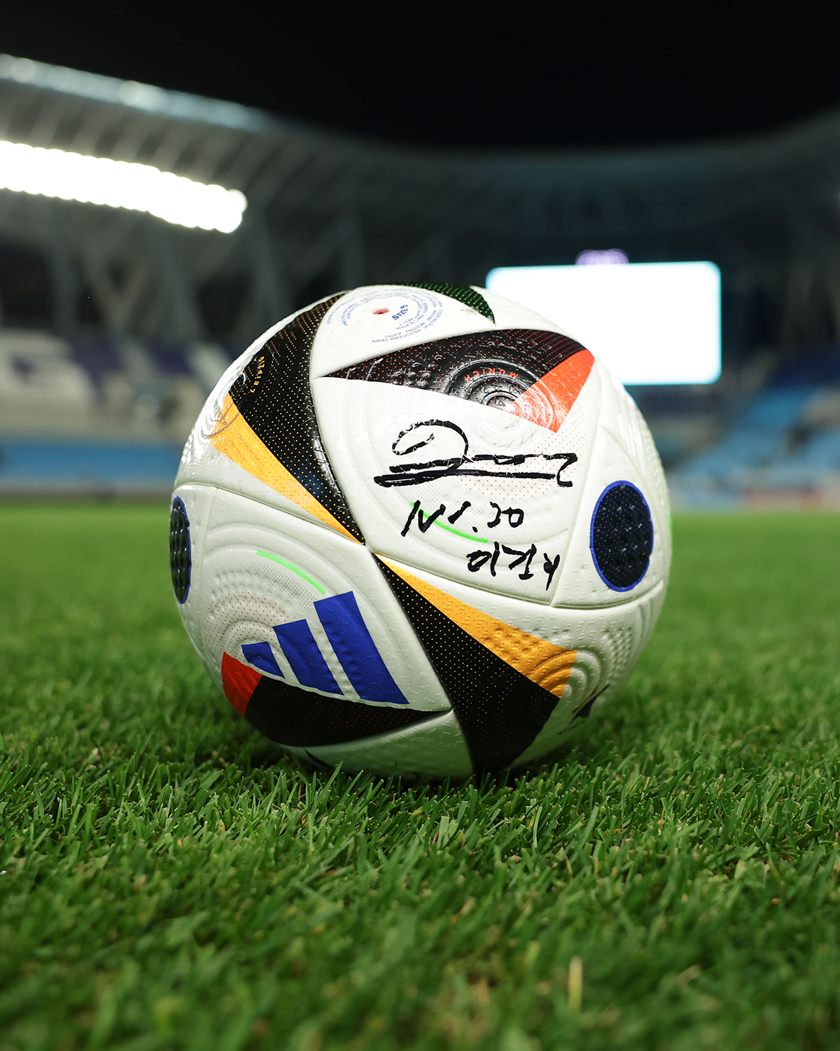 Match Scored Ball `6 - Kun-hee Lee 이건희