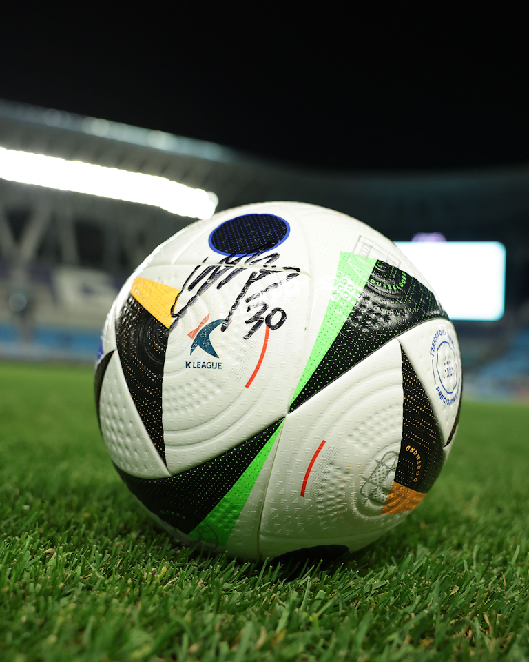 Match Scored Ball `8 - Yong-hui Park 박용희