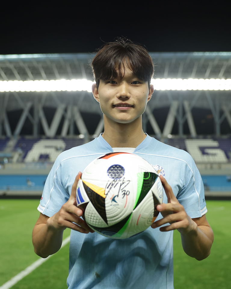 Match Scored Ball `8 - Yong-hui Park 박용희