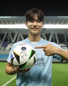 Match Scored Ball `8 - Yong-hui Park 박용희