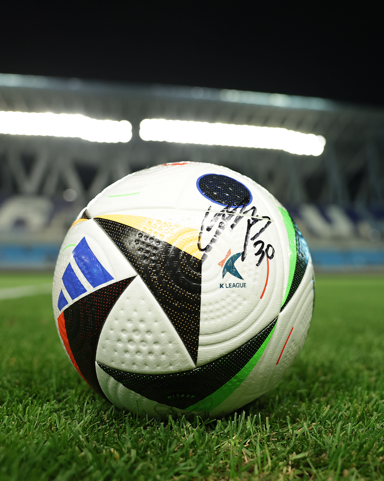 Match Scored Ball `8 - Yong-hui Park 박용희