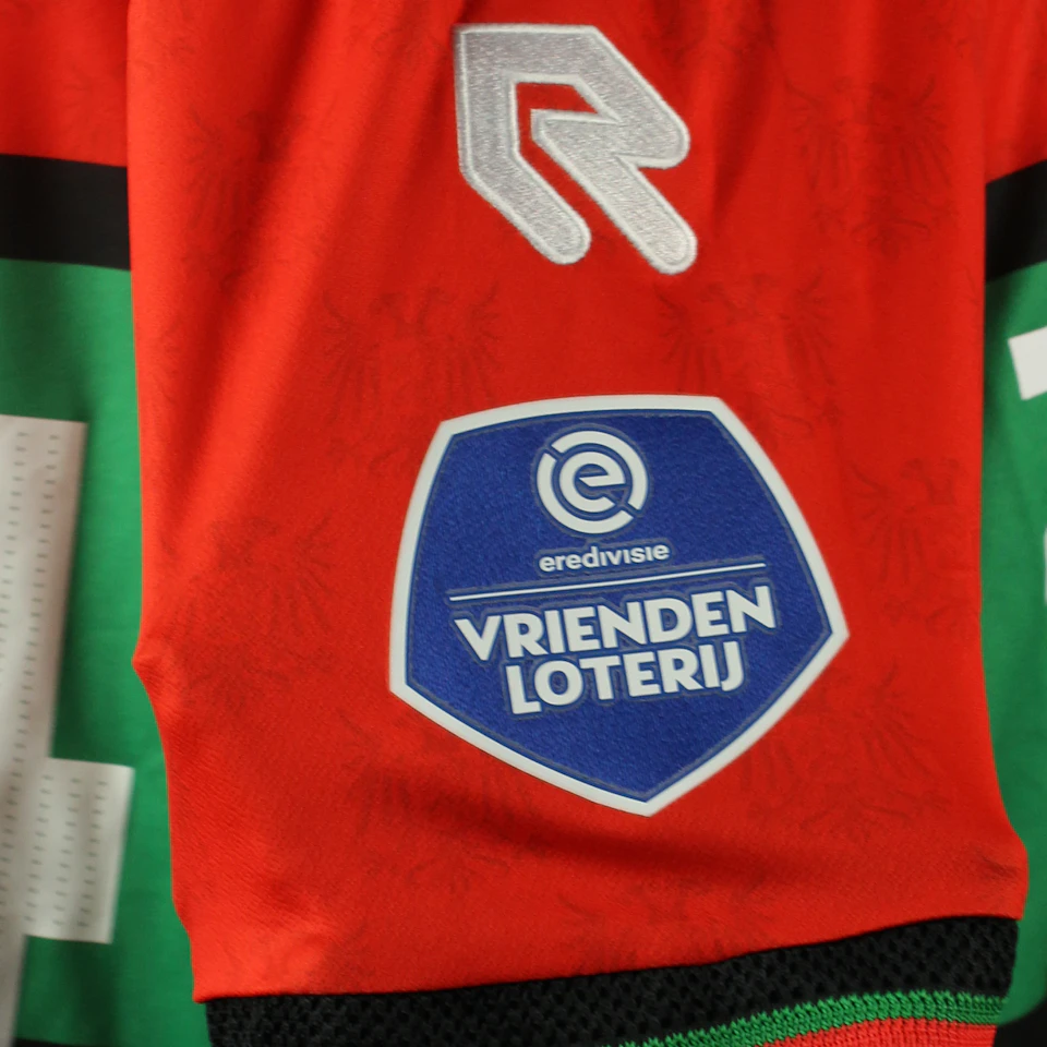 来自N.E.C.的Nils Rossen球衣