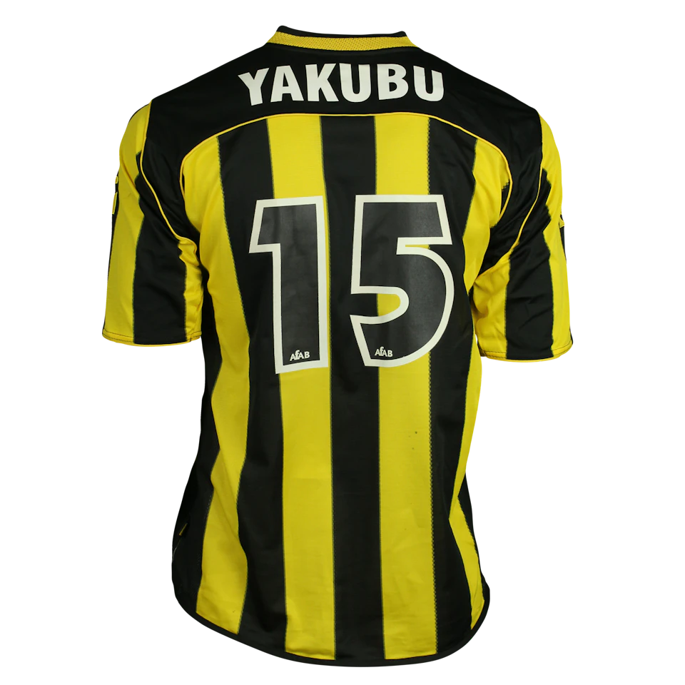 Squad Signed Yakubu shirt 2006-08