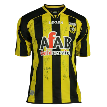 Squad Signed Yakubu shirt 2006-08