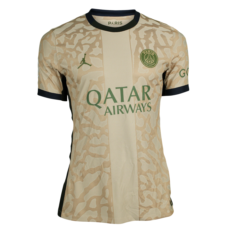 Paris Saint-Germain 팀의 Carlos Soler 셔츠
