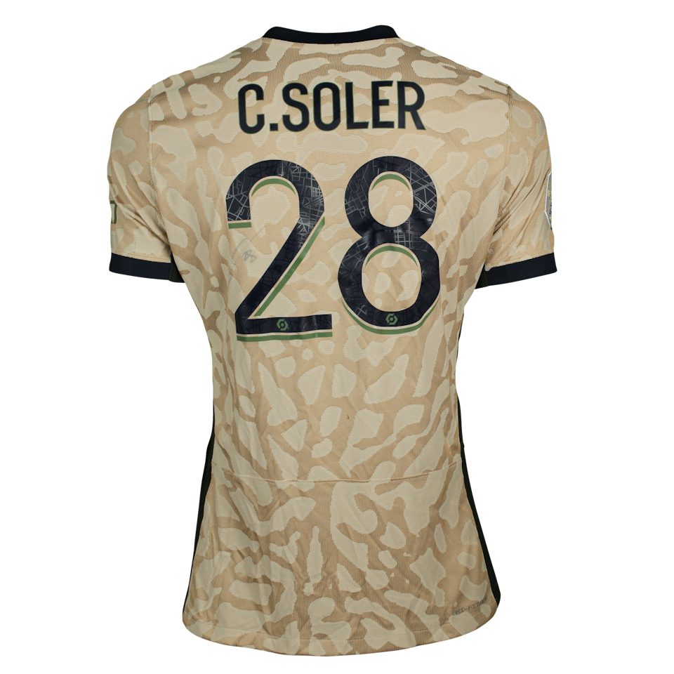 Paris Saint-Germain 팀의 Carlos Soler 셔츠