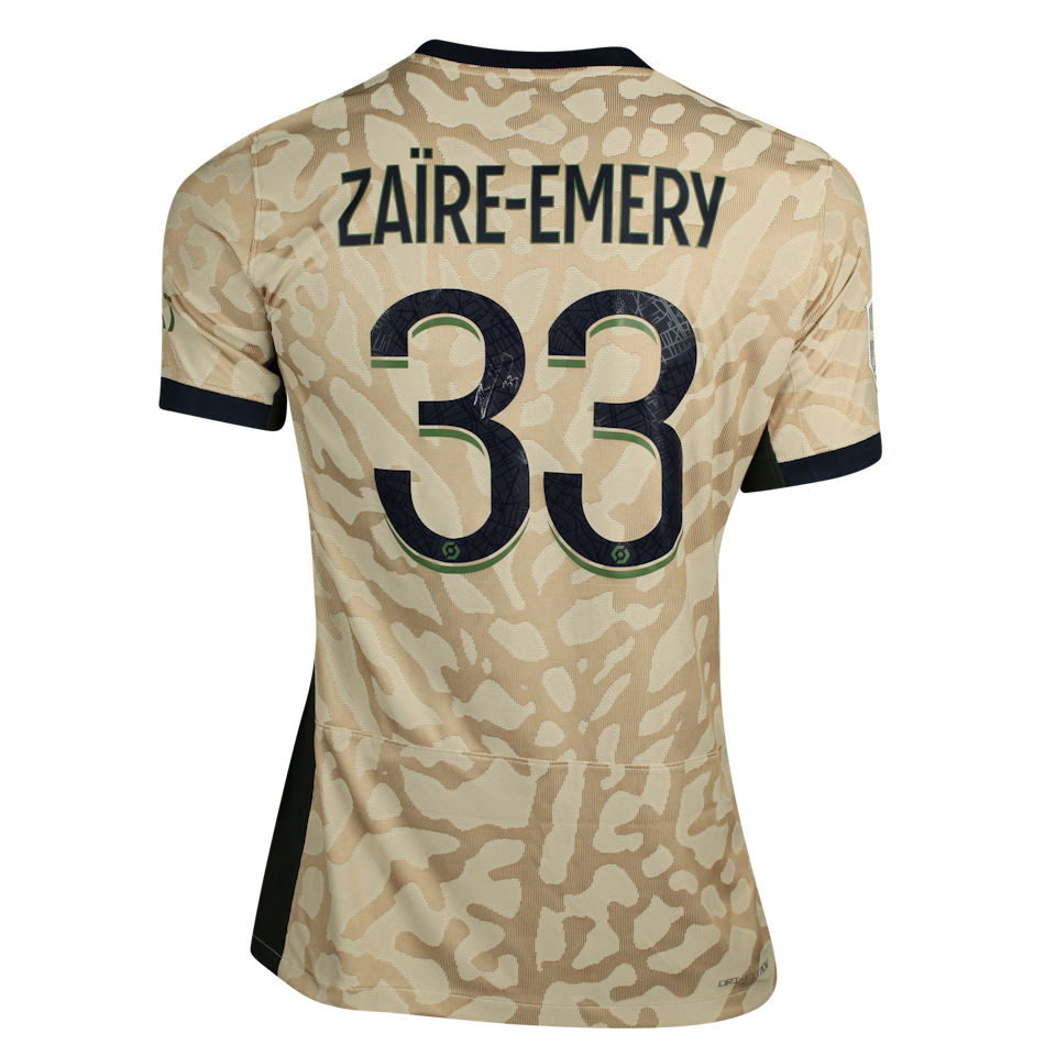 Paris Saint-Germain 팀의 Warren Zaire Emery 셔츠