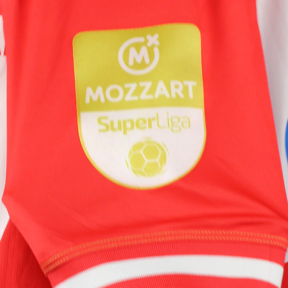 来自FK Crvena zvezda的Peter Oladeji Olayinka球衣