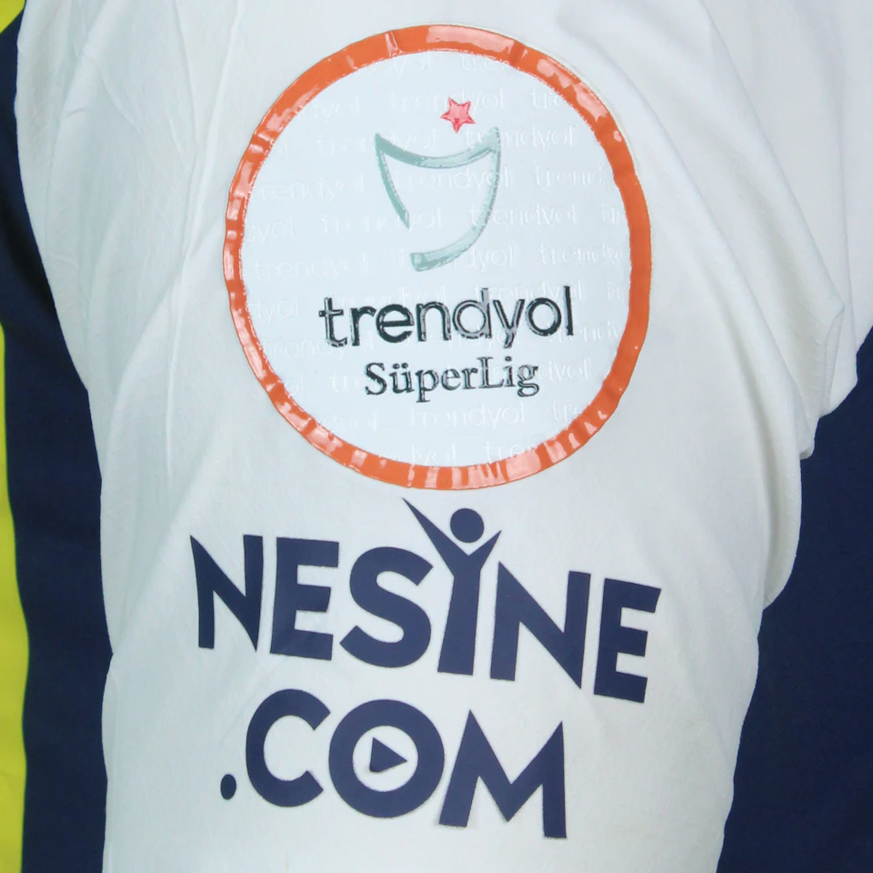 Sebastian Szymański Fenerbahçe shirt