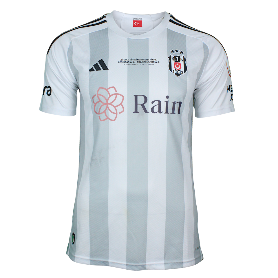 Salih Uçan Beşiktaş JK shirt