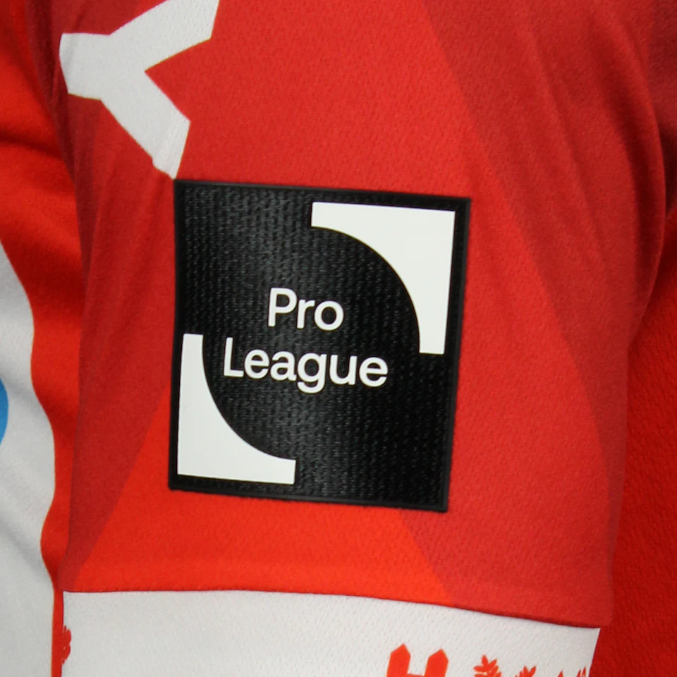 KV Kortrijk 팀의 Mark Mampassi 셔츠