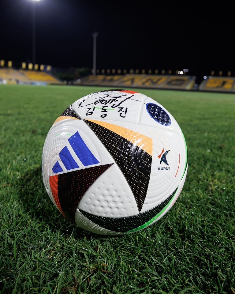 Match Scored Ball  `5 - Dong-jin Kim 김동진