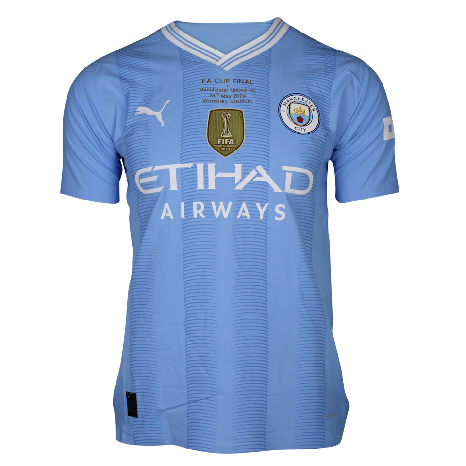 Oscar Bobb Manchester City shirt