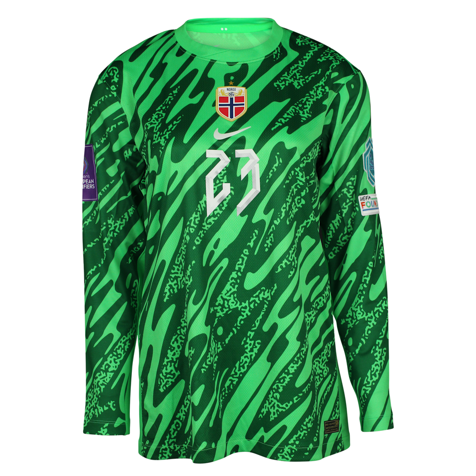 Aurora Watten Mikalsen 30 Shirts x 30 Days forması